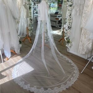 BRAND NEW BRIDAL VEIL CATHEDRAL-LENGTH